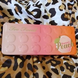Too Faced Makeup - Too Faced Sweet Peach Eyeshadow Palette Too Faced Makeup - Too Faced Sweet Peach Eyeshadow Palette